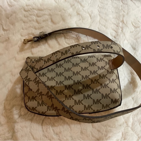 Michael Kors Waist Belted Purse Size L/XL - Picture 5 of 5